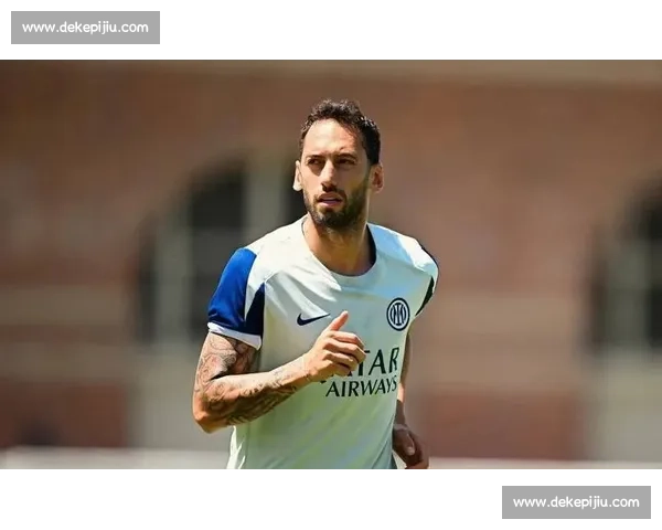 加拉塔萨雷接近敲定恰尔汗奥卢转会 谈判进入最后冲刺阶段 加拉塔萨雷接近敲定恰尔汗奥卢转会 谈判进入最后冲刺阶段