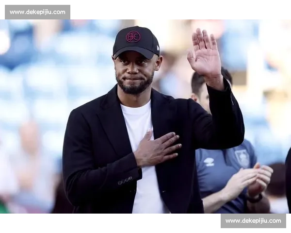 拜仁正式报价斯图加特锋霸 孔帕尼钦点未来十年锋线核心 拜仁正式报价斯图加特锋霸 孔帕尼钦点未来十年锋线核心