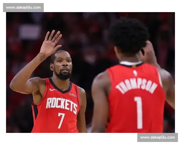 杜兰特与萌娃石头剪子布两连胜，暖心互动萌翻全场